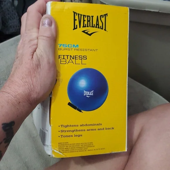 Everlast Blue Exercise Ball with Pump - Picture 2 of 3